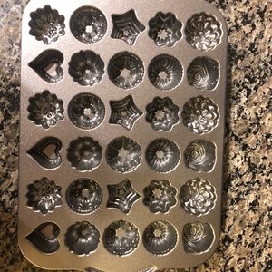 Nordic Ware tea cake and candies pan, barely used
